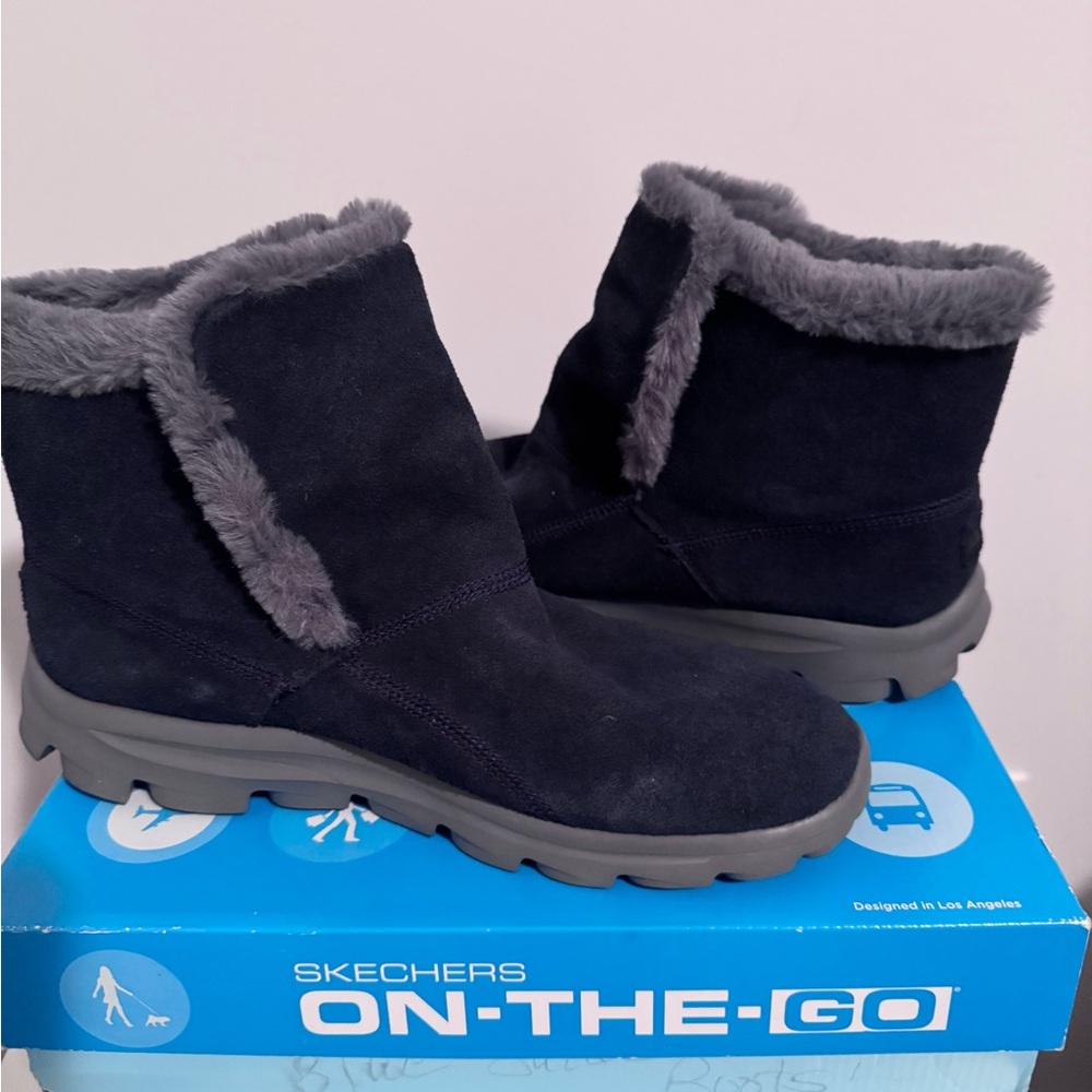 Skechers Navy and Gray Suede Faux Fur Ankle Boots